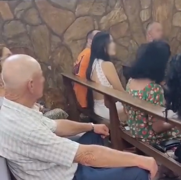 VÍDEO: Esposa flagra marido com amante em igreja e viraliza: “Fiel apenas ao senhor”