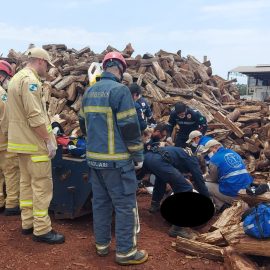 Trabalhador é socorrido inconsciente após ser atingido por maquinário no Paraná