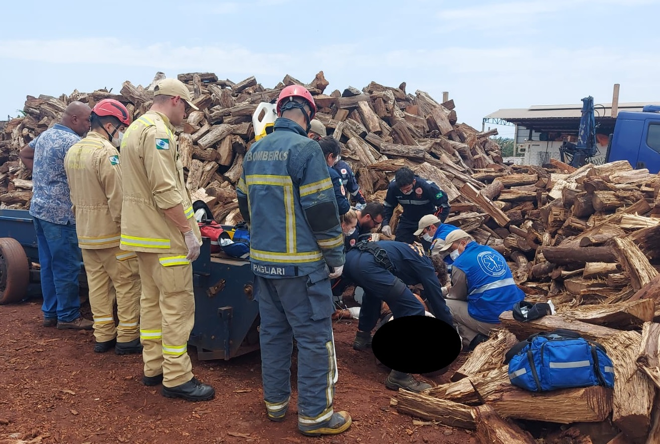  Trabalhador é socorrido inconsciente após ser atingido por maquinário no Paraná 