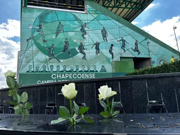 Acidente aéreo da Chapecoense completa 7 anos e clube presta homenagens