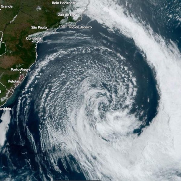 Um satélite meteorológico da NASA registrou a passagem do ciclone extratropical que atingiu a região Sul do Brasil no último fim de semana.