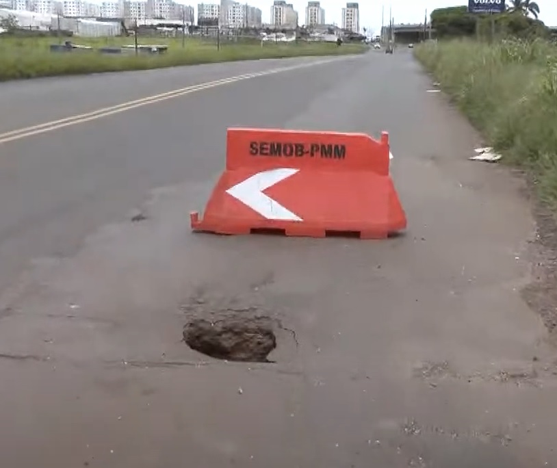  Contorno Sul de Maringá é interditado por buracos na via; veja trechos 