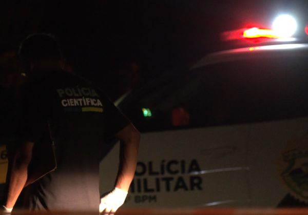 Jovem de 18 anos é morto a tiros em frente à própria casa no Paraná