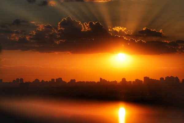 Calor: Curitiba e cidades do Paraná quebram recorde de máxima; confira lista