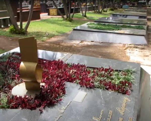 Finados conheça a história dos túmulos mais visitados do Cemitério de Maringá 3