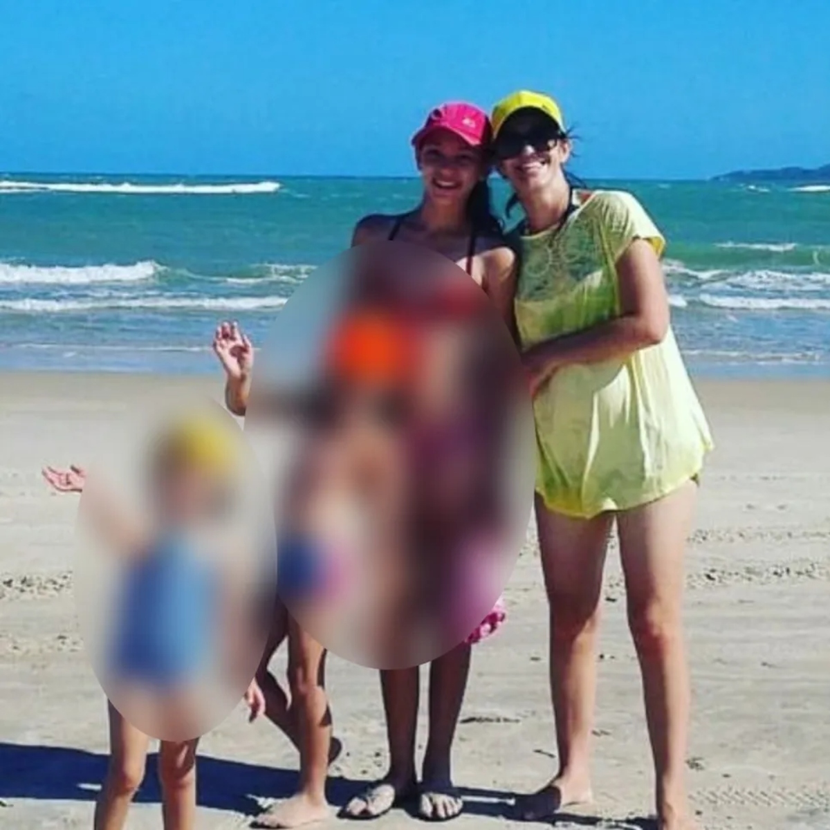  Mãe e três filhas são mortas a facadas; vítimas foram encontradas nuas 