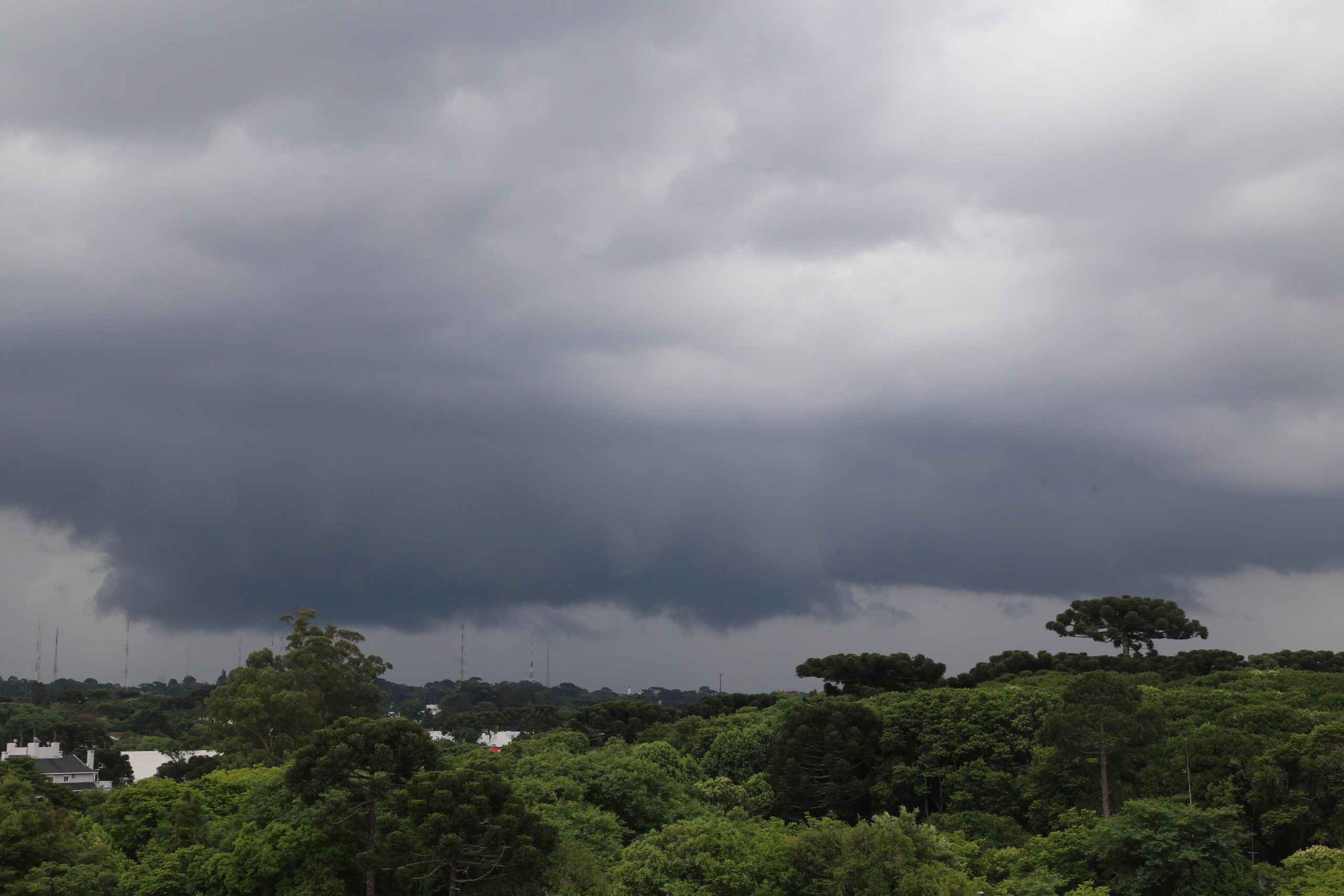  Chuvas e rajadas de vento Paraná 