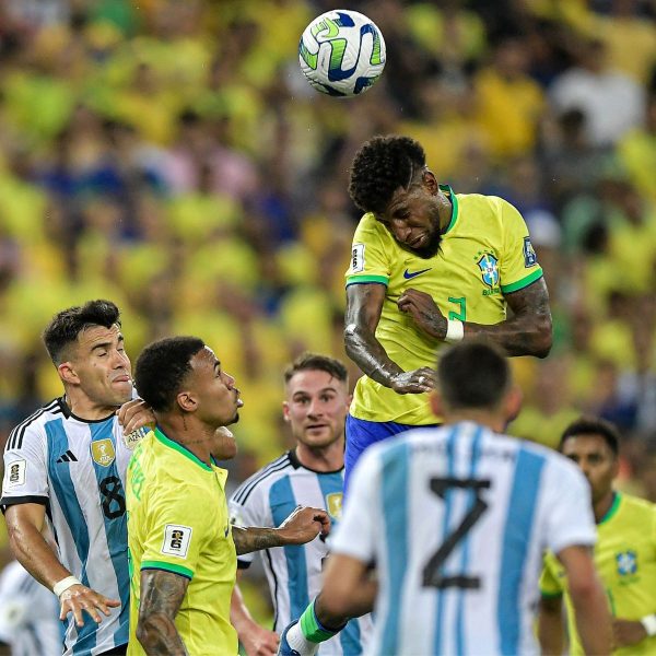 Brasil perde para Argentina e cai pra sexto na classificação das
