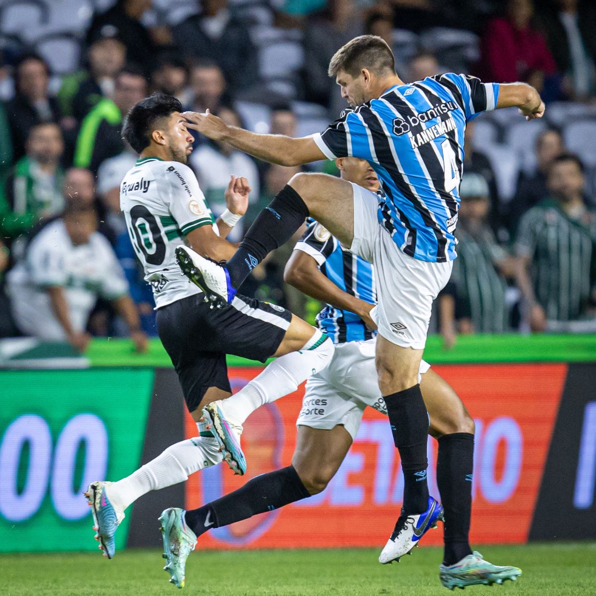 Coritiba é o time com mais tempo na zona de rebaixamento na era