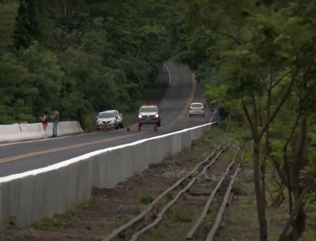  Rio Ivaí sobe e PR-323 é interditada no noroeste; veja rota alternativa 5 