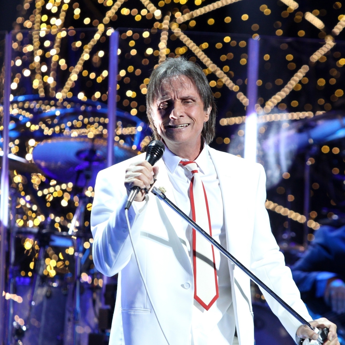  Roberto Carlos anuncia show na Ligga Arena em Curitiba 