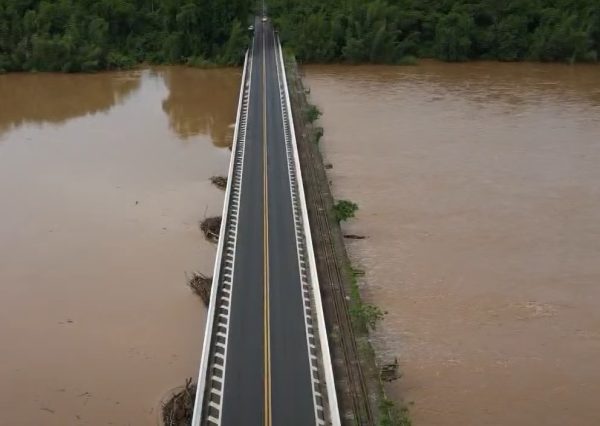  Nível do Rio Ivaí baixa, mas PR-323 e PR-554 continuam interditadas 