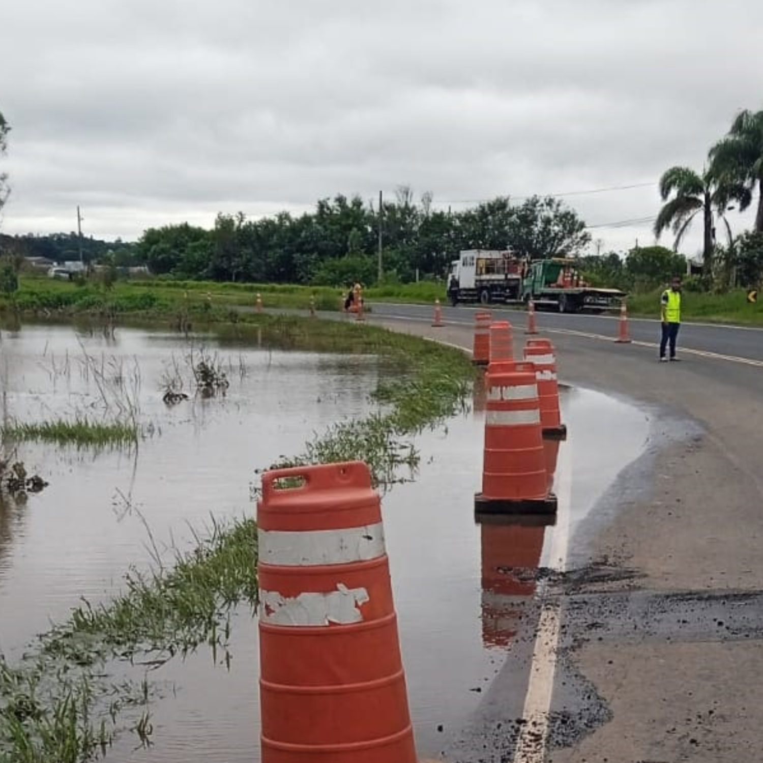  rodovias atingidas por chuvas / liberadas para o trânsito 