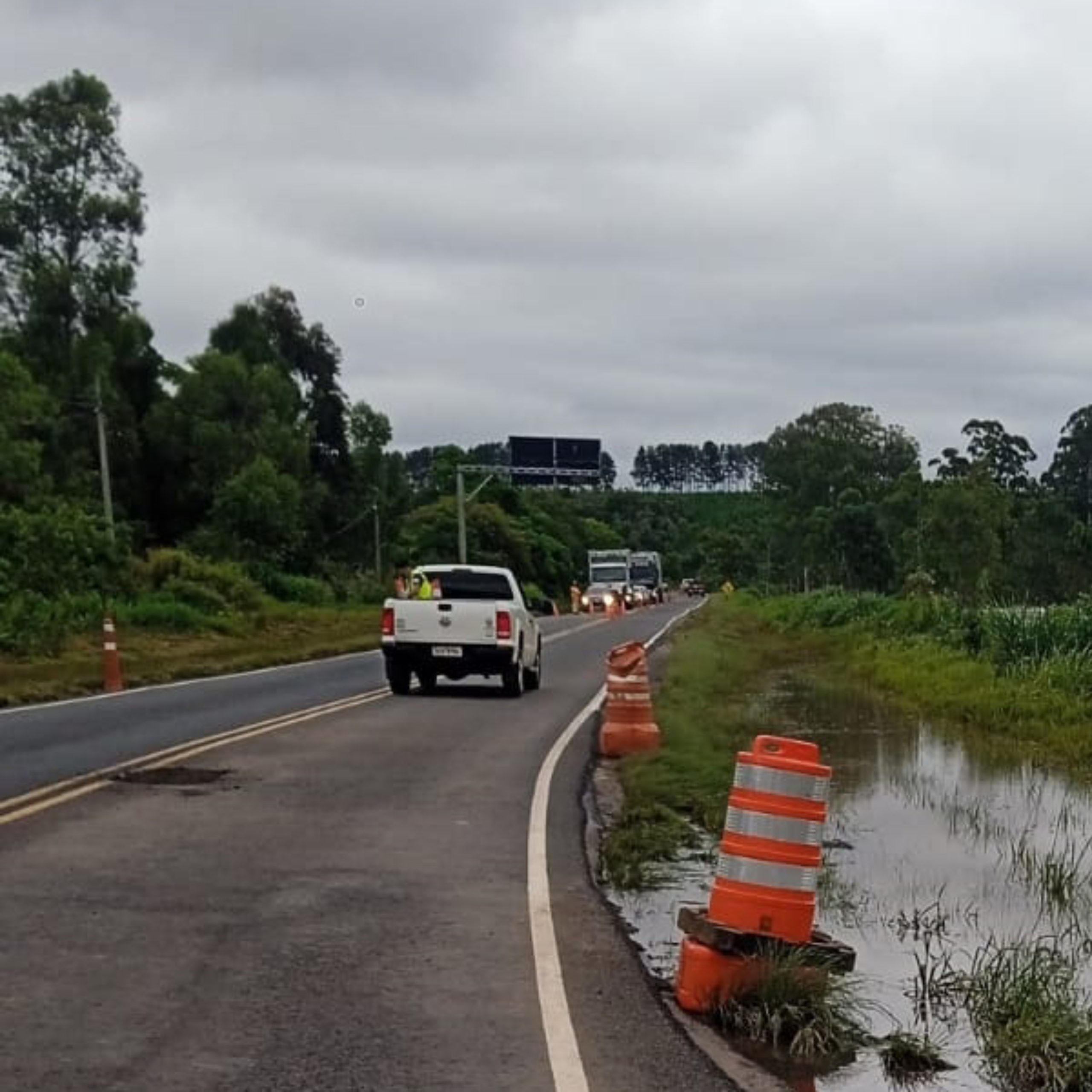 rodovias atingidas por chuvas / liberadas para o trânsito