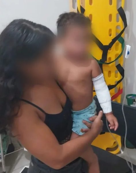 Sucuri ataca criança de 2 anos que brincava às margens de rio