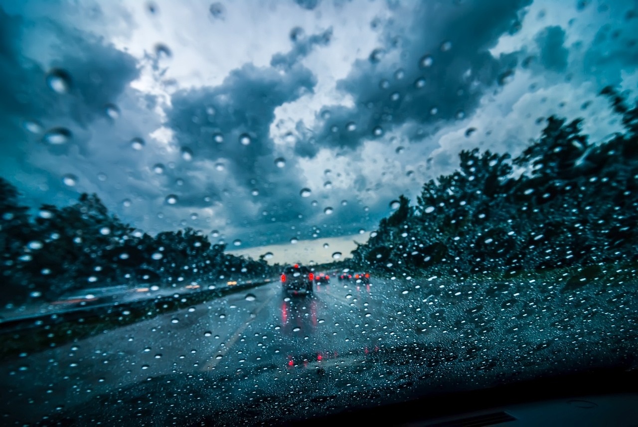  Temporal atinge Curitiba e litoral nesta quinta (23), diz Climatempo 