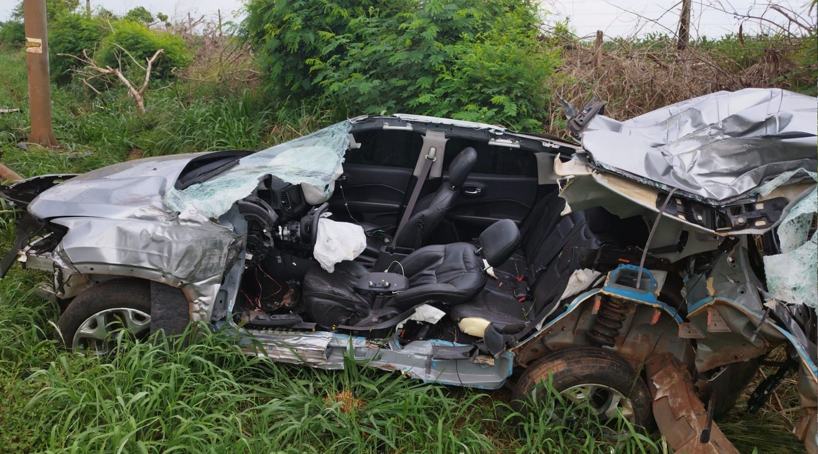  Motorista foge da polícia e morre após sair da pista e bater carro roubado no PR 