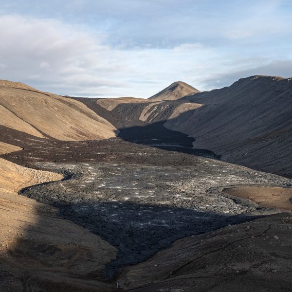 Vulcão na Islândia provoca rachaduras gigantes e pode explodir cidade a qualquer momento