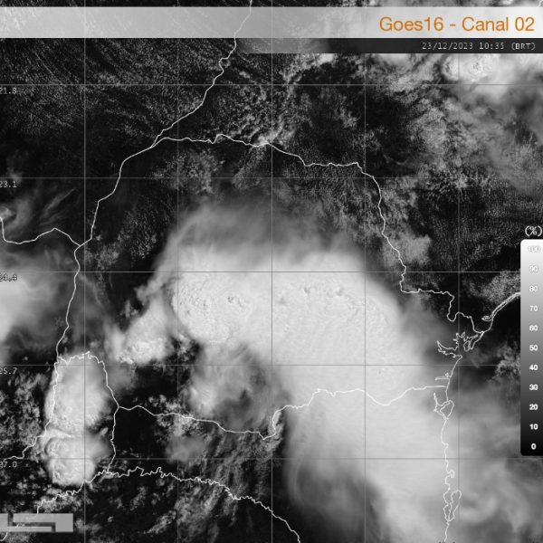 satélite mostra tempestade no Paraná