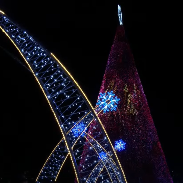 A decoração foi inaugurada no dia 30 de novembro.