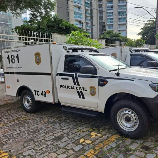 Bebê de 1 anos morre após ser esquecido dentro de carro