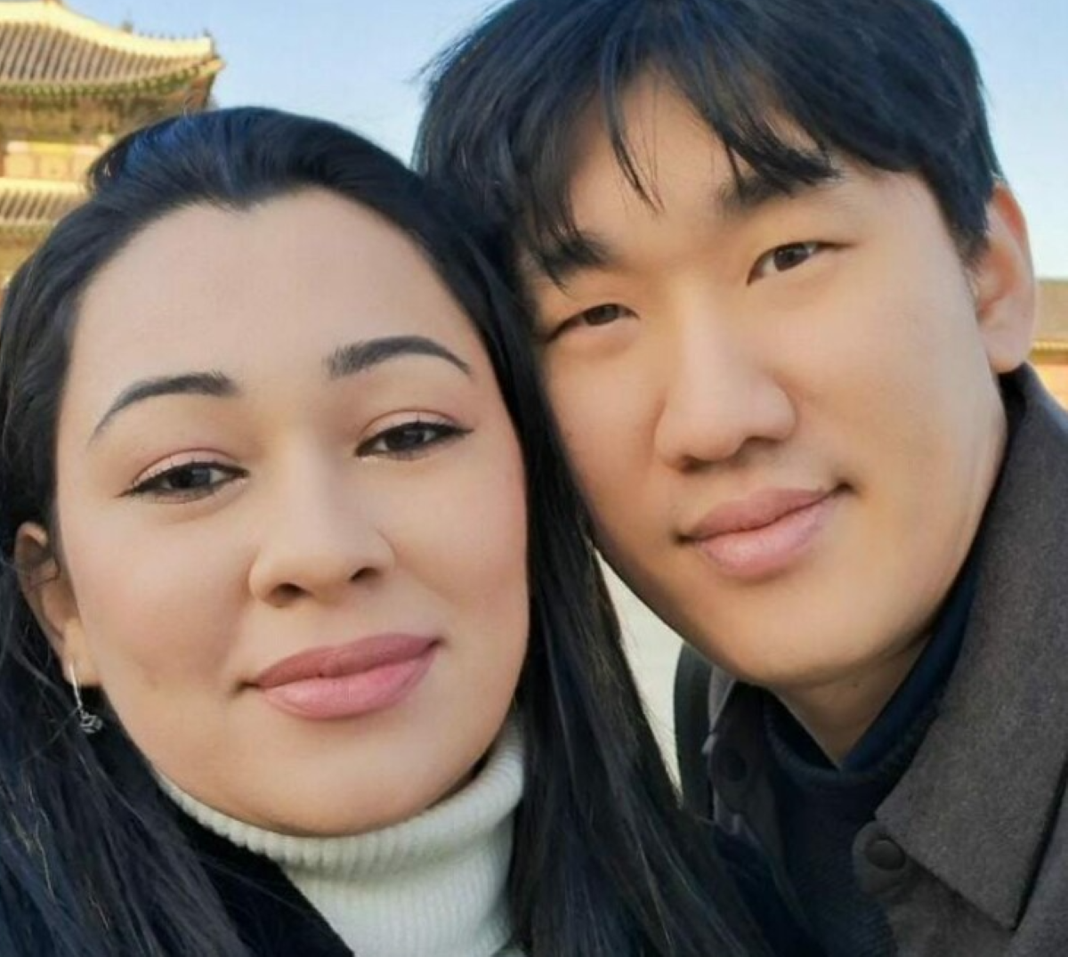  O relacionamento entre Jinyong Lee e Jackeliny começou em março do ano passado (Foto: reprodução/redes sociais) 