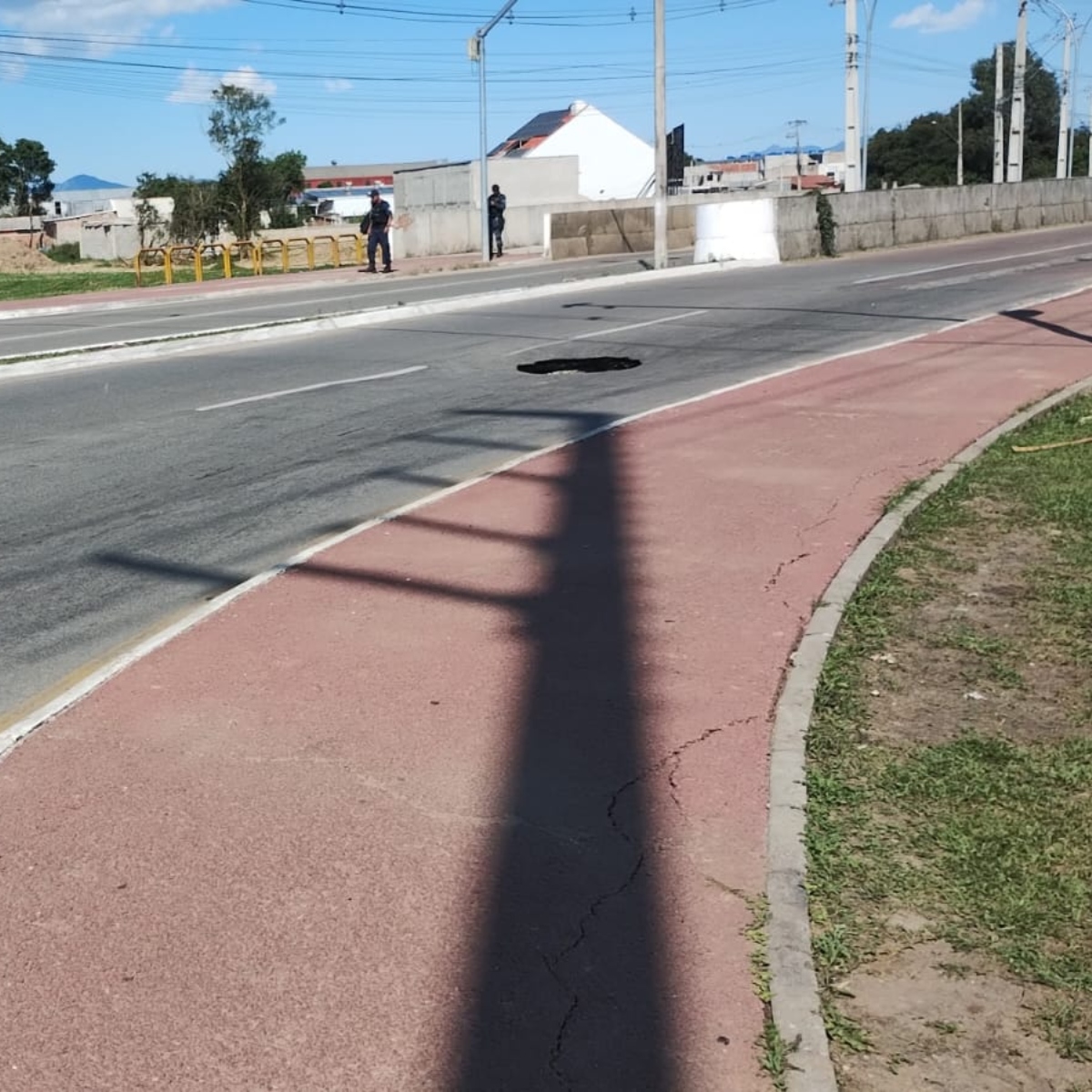  buraco asfalto avenida iraí pinhais 