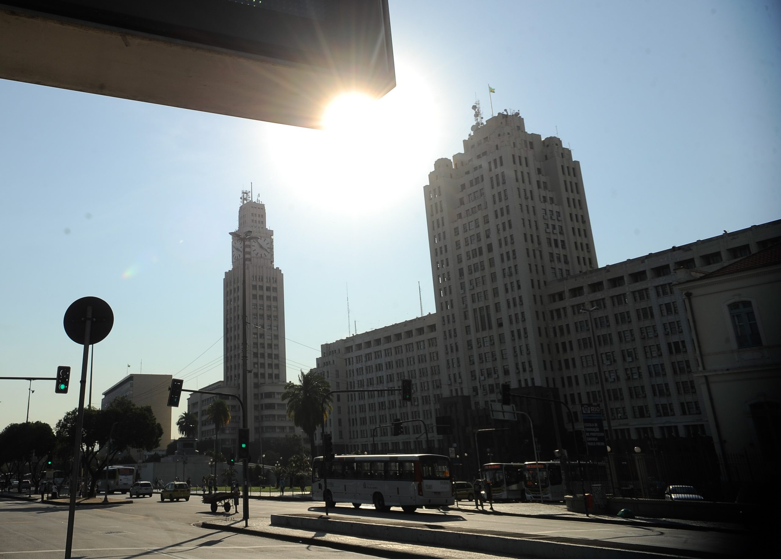  céu prédio temperatura sol 