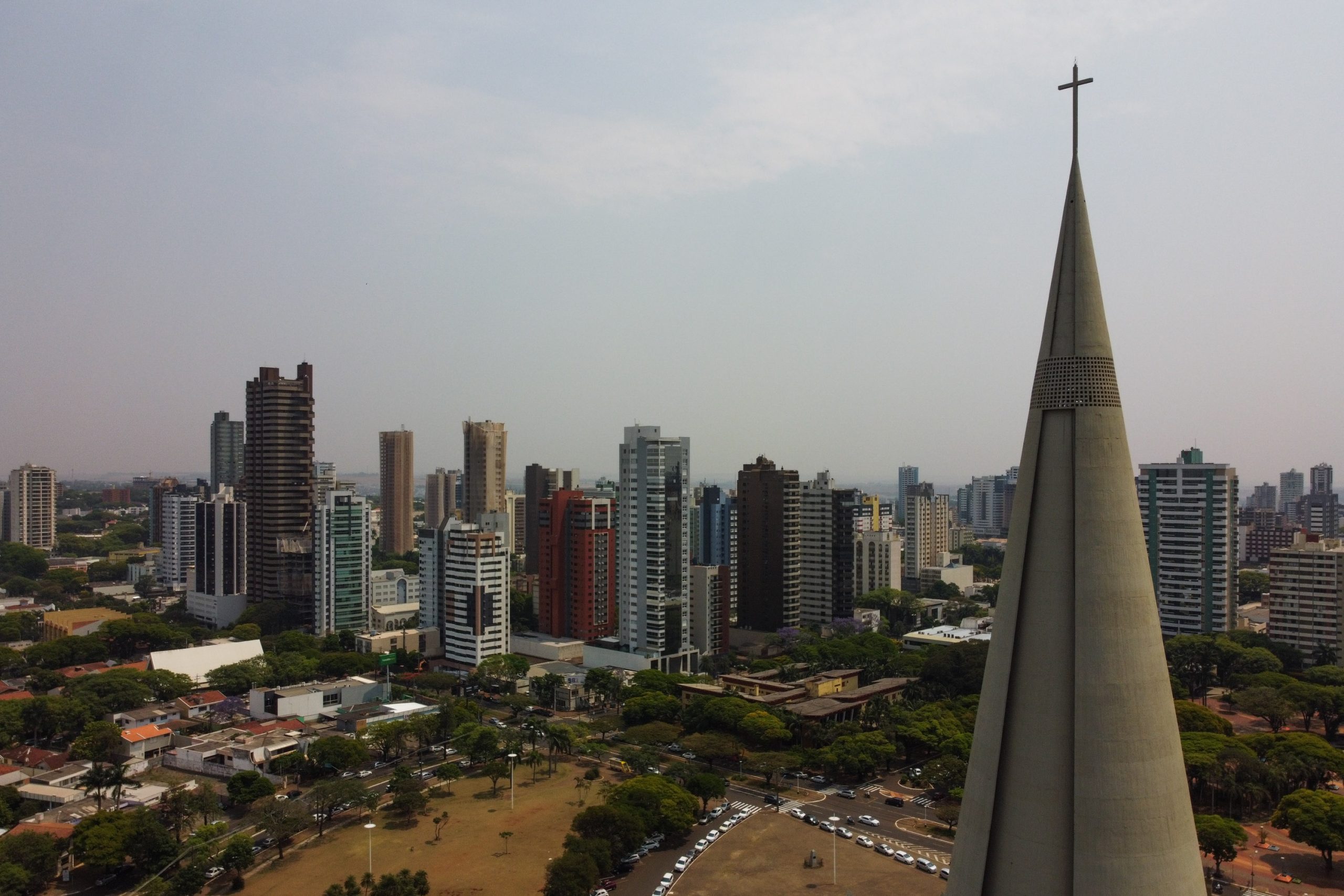  Sol, chuva e raios: veja a previsão do tempo para Maringá esta semana 