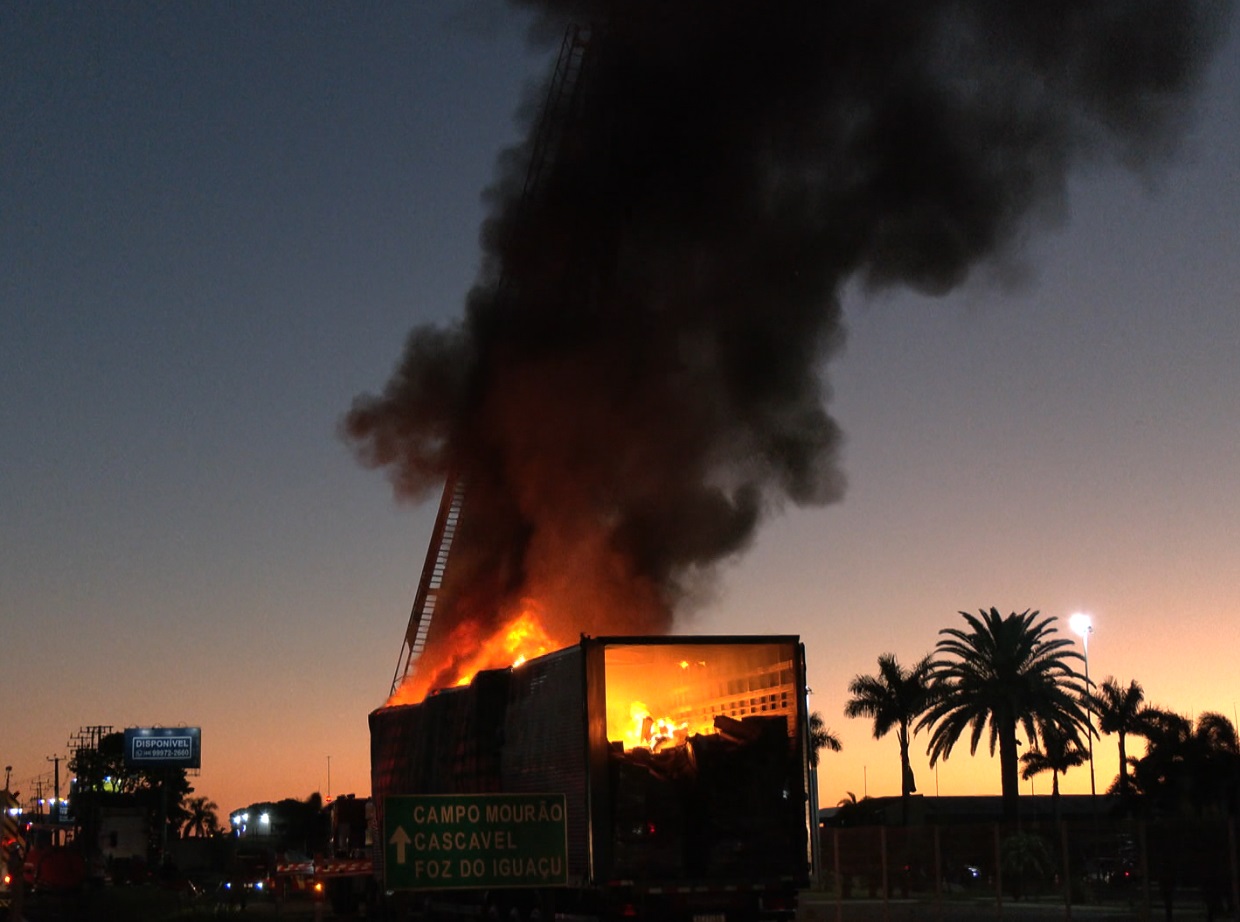  incêndio caminhão PR-317 