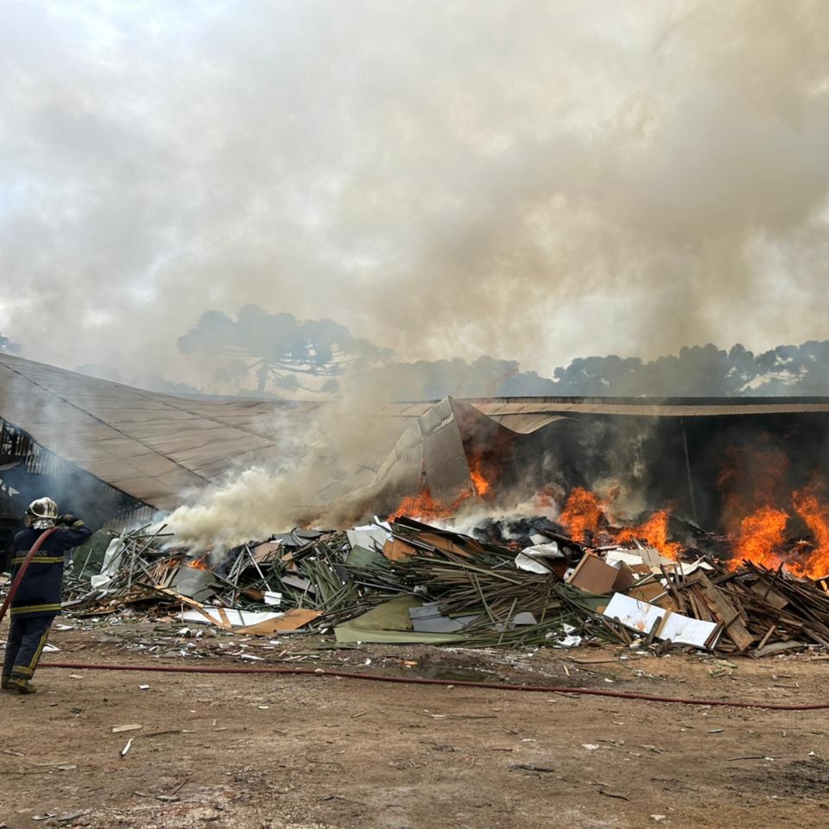  Incêndio barracão Colombo 