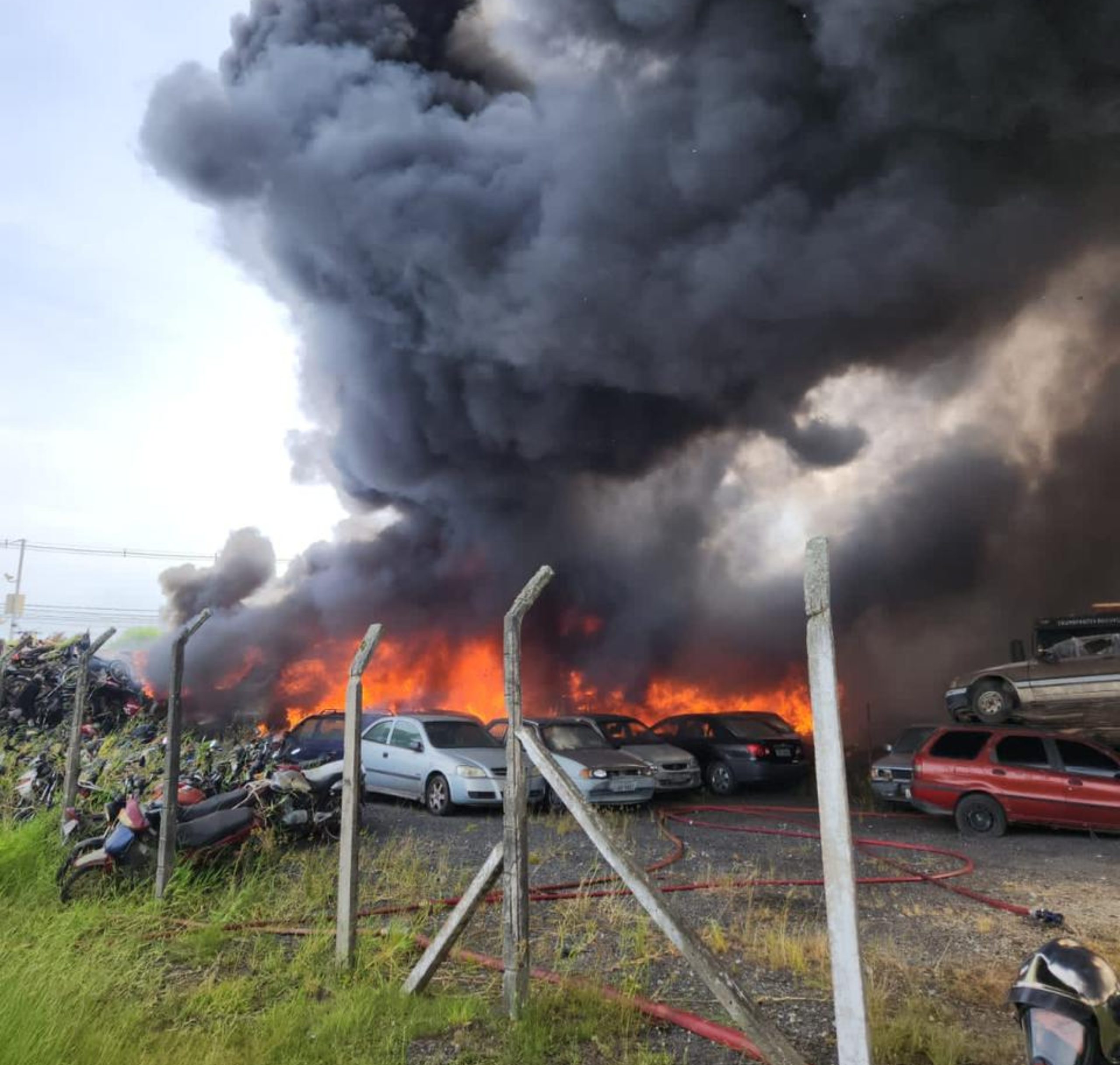  pátio da delegacia cidadã de paranaguá pega fogo 