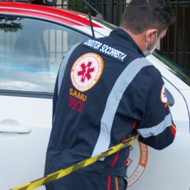 Criança de 1 ano fica ferida após acidente com peça de mármore no Paraná