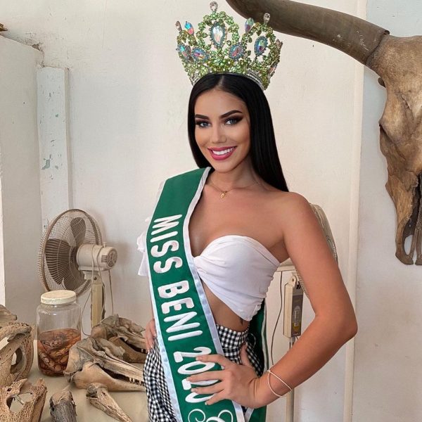  Modelo de 22 anos que concorreu ao Miss Mundo é presa acusada de tráfico de armas 