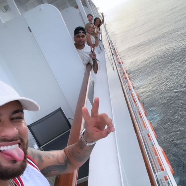 Neymar e amigos a bordo do Ney Em Alto Mar