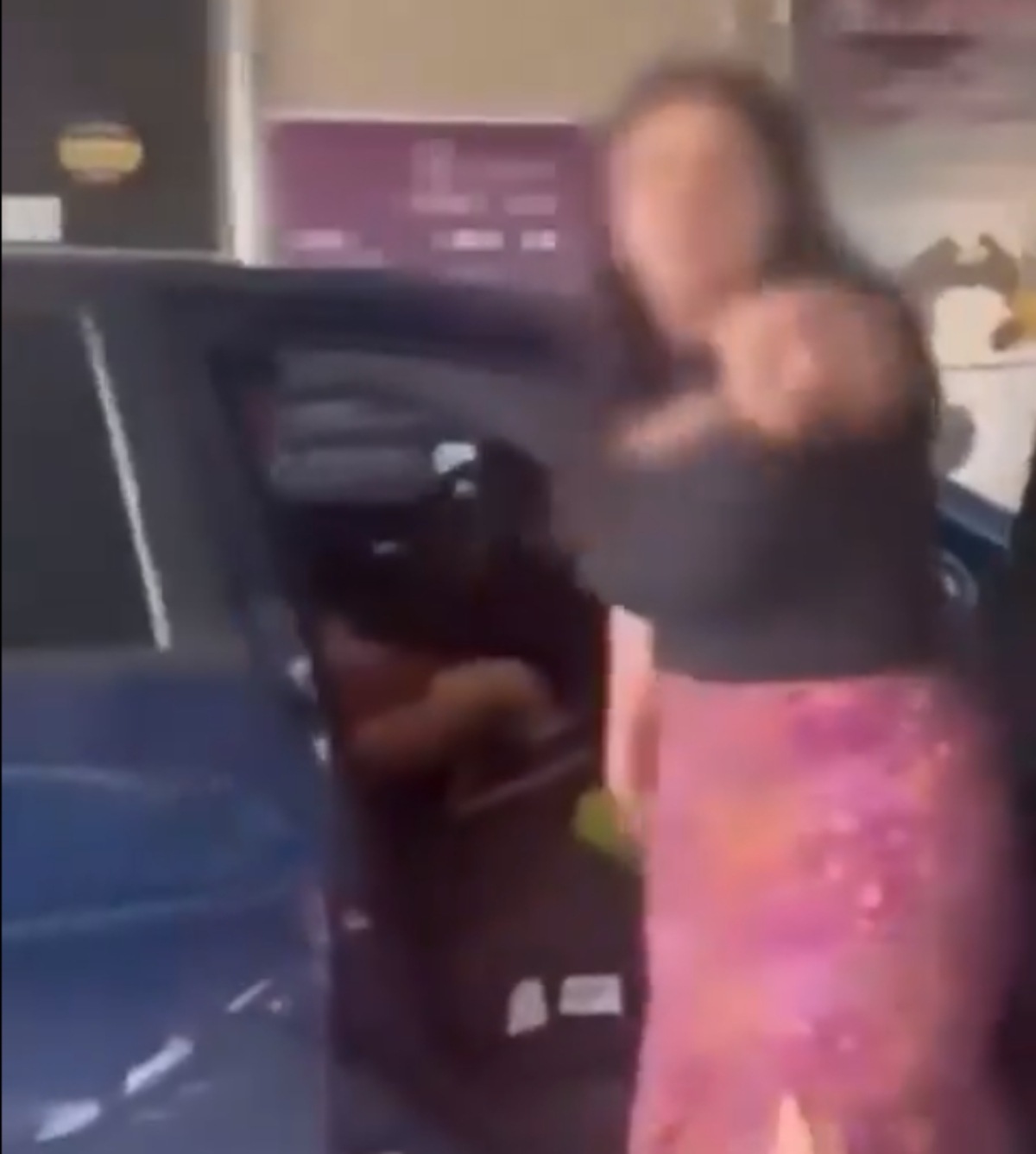  Pastor é flagrado pela esposa em porta de motel com suposta “irmã” da igreja 