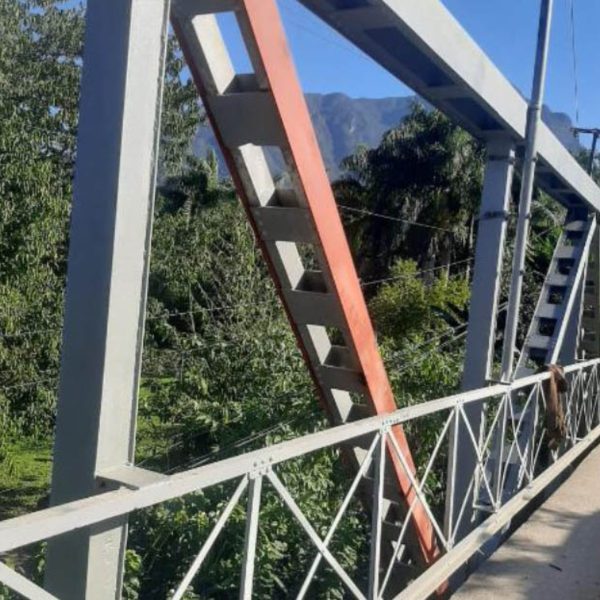 Ponte de Porto de Cima fica bloqueada por obras