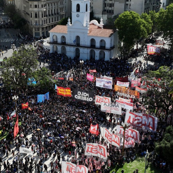 Transmissão do protesto em Buenos Aires