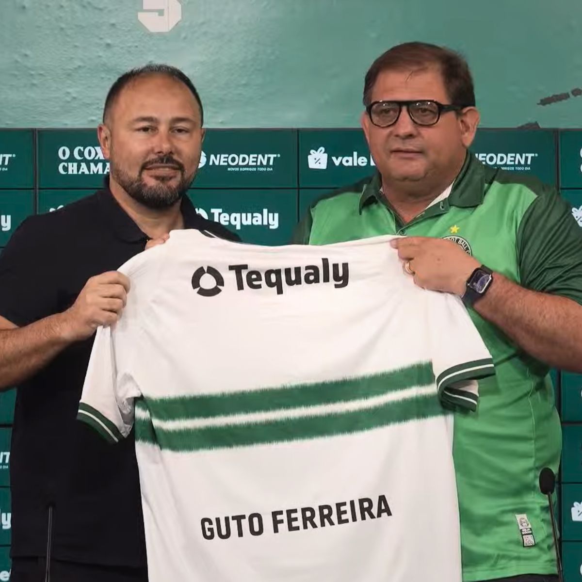  Guto Ferreira, técnico do Coritiba 