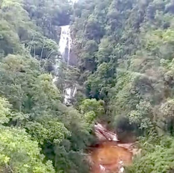 cabeça d´água turistas ilhados salto dos macacos