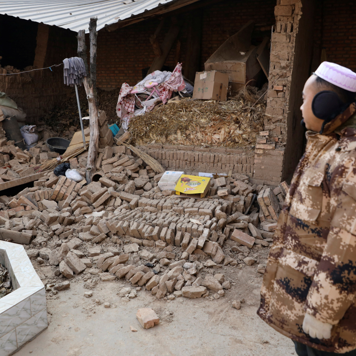  Mais de 100 mortos na China por conta do terremoto 