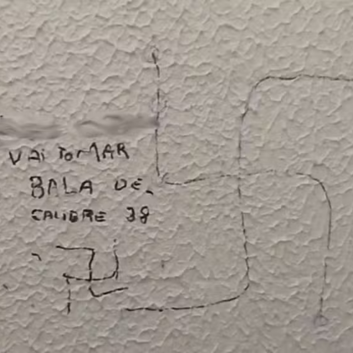  Pichações em banheiro da Unicentro em Guarapuava 