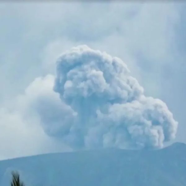Vulcão em erupção deixa 11 alpinistas mortos; 12 continuam desaparecidos