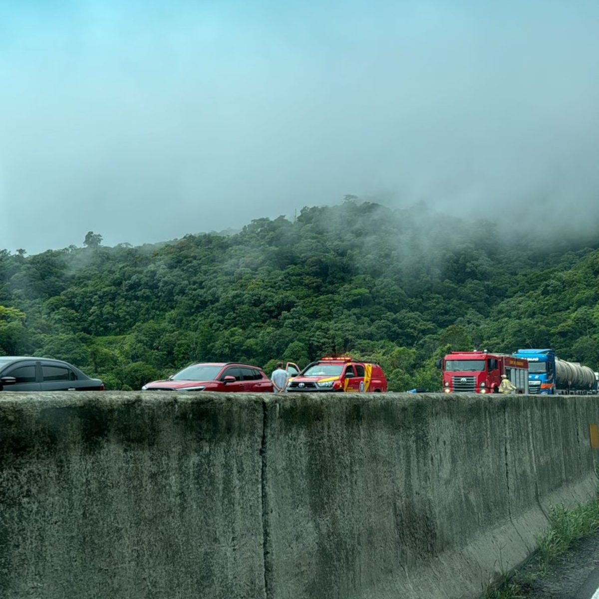  tombamento de caminhão br-277 