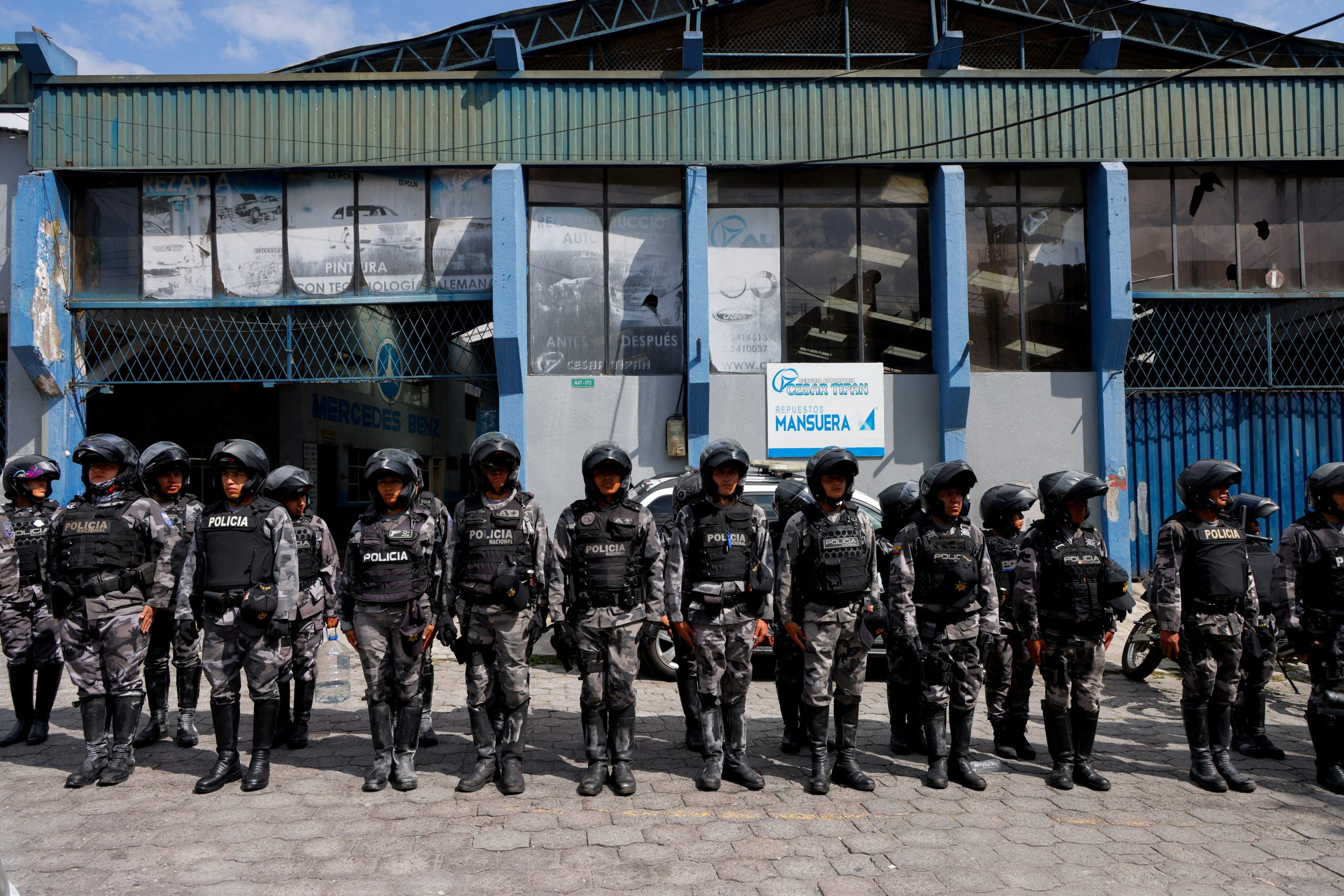  policiais sequestrados em estado de emergência no Equador 