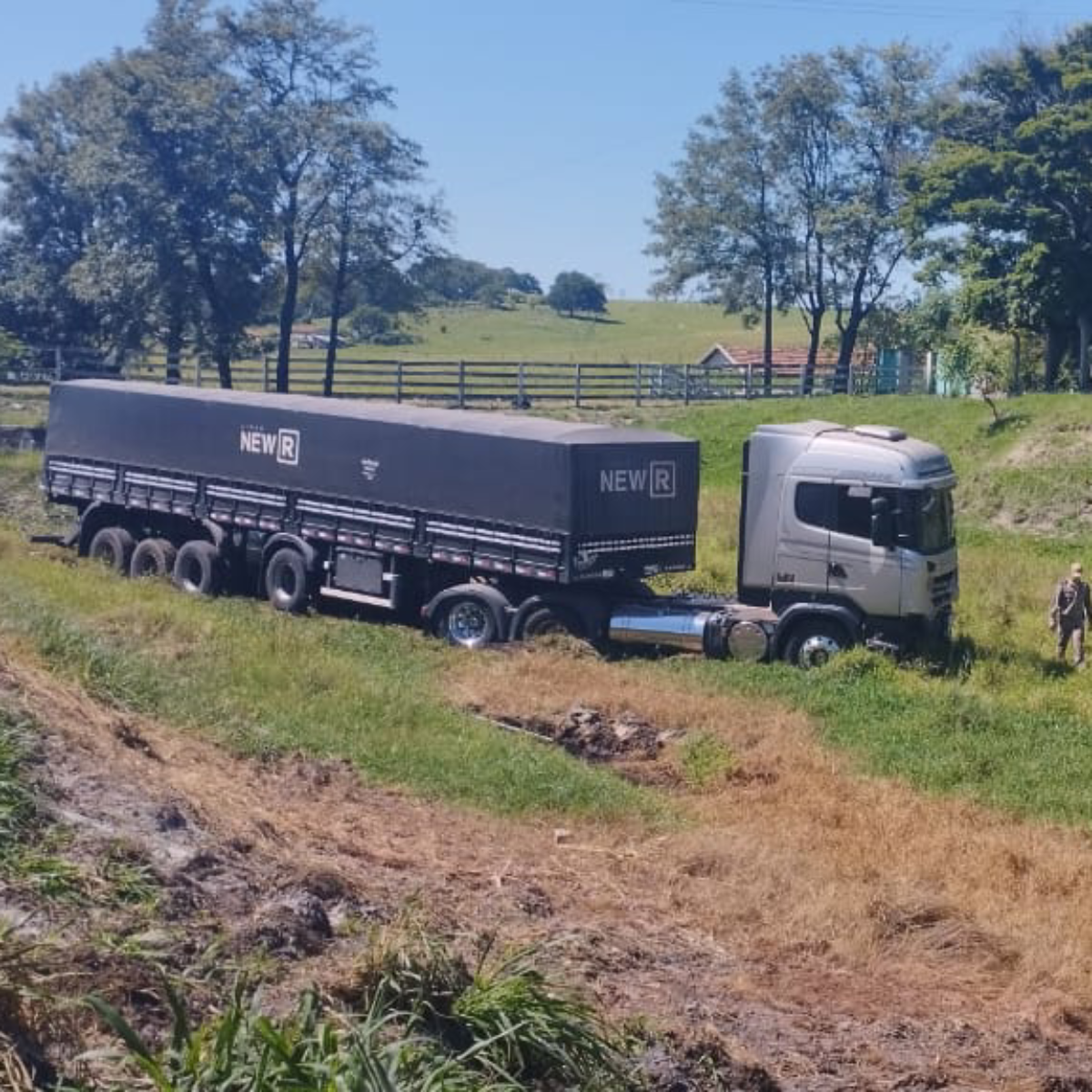  Quatro pessoas morreram no acidente na PR-092. 