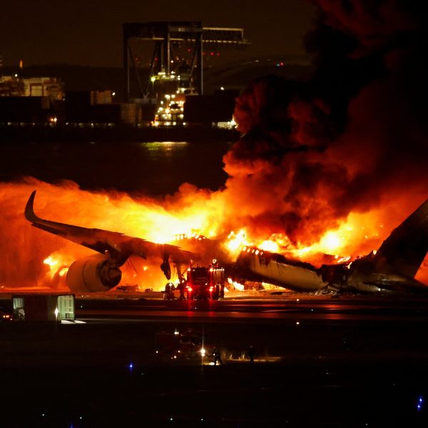  Acidente entre aviões deixa seis mortos 