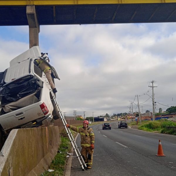 acidente br-376 bate passarela ponta grossa