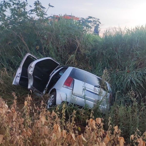 carro que se envolveu em acidente com morte na PR-239, no Oeste do Paraná