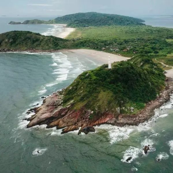 Ilha do mel vista de cima onde ocorreram alguns casos de afogamento no Paraná